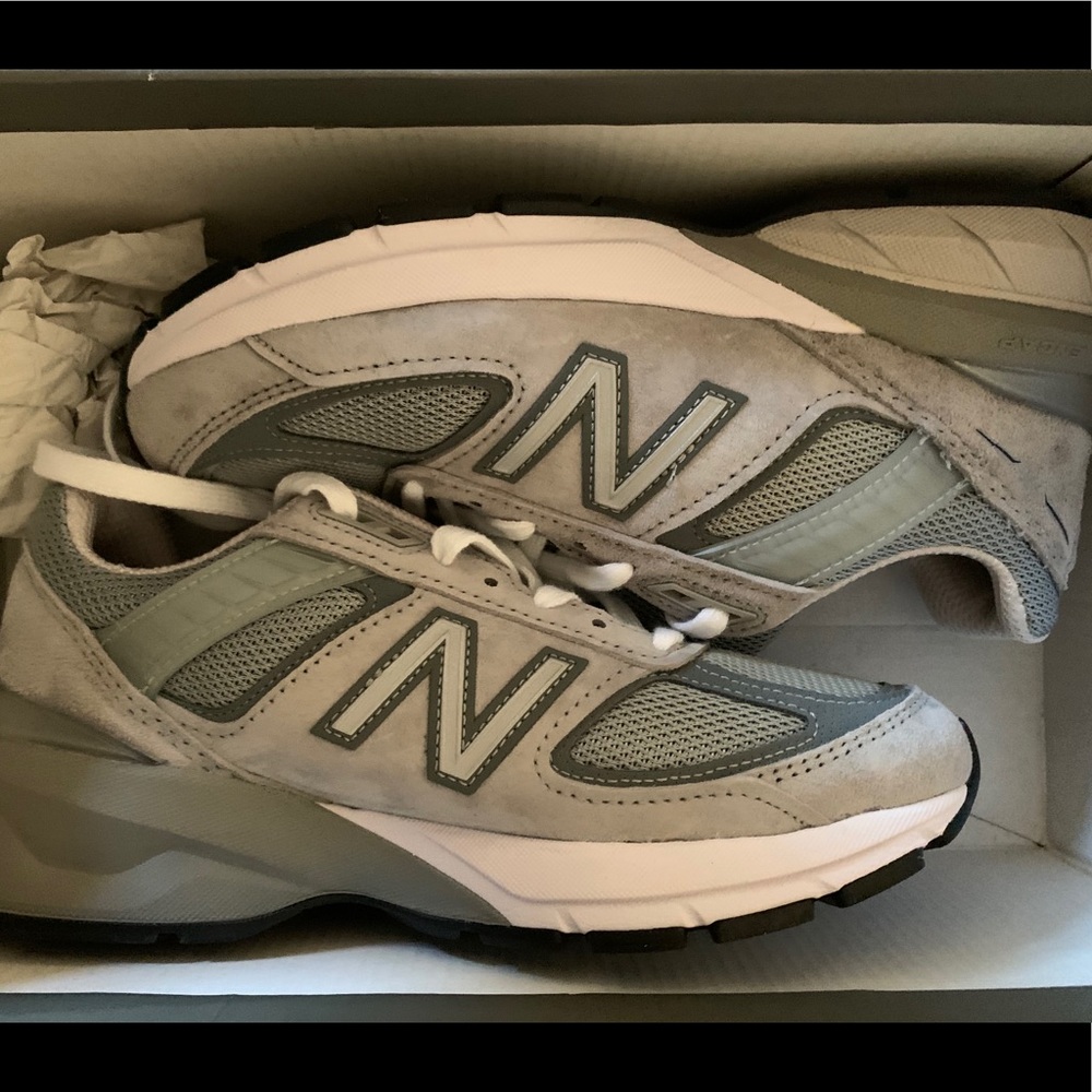 BRAND NEW New Balance 990v5 Size 6